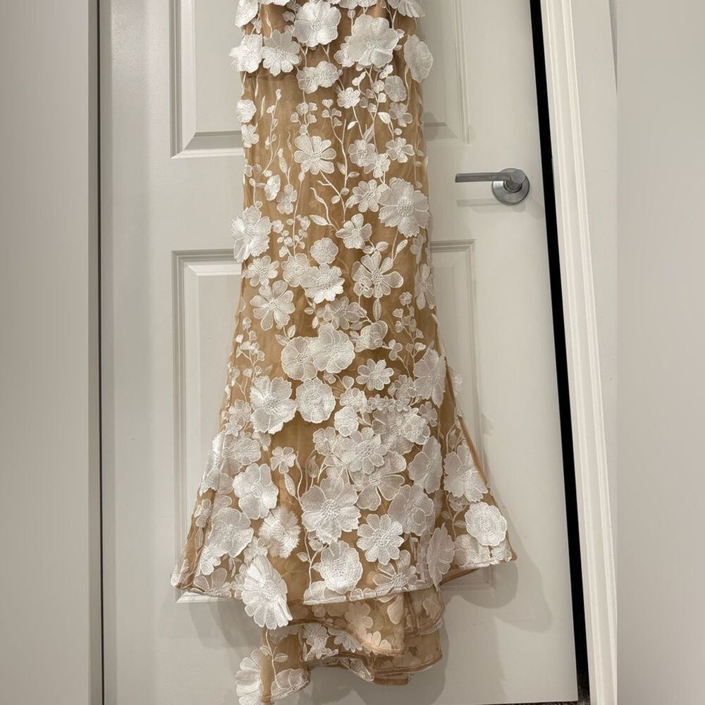 NWOT BRONX AND ABNCO Jasmine Strapless Floral Wedding Bridal Gown in White - Picture 6 of 11